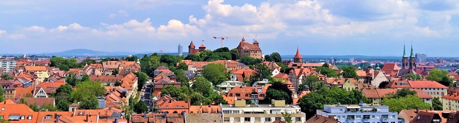 Blick über Burg und Dächer in Nürnberg